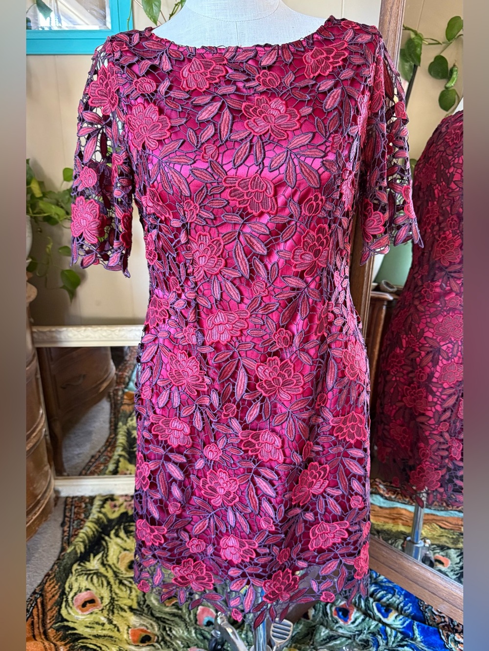 Tahari Arthur S Levine Women's Fuchsia Floral Lace Dress, size 10P
